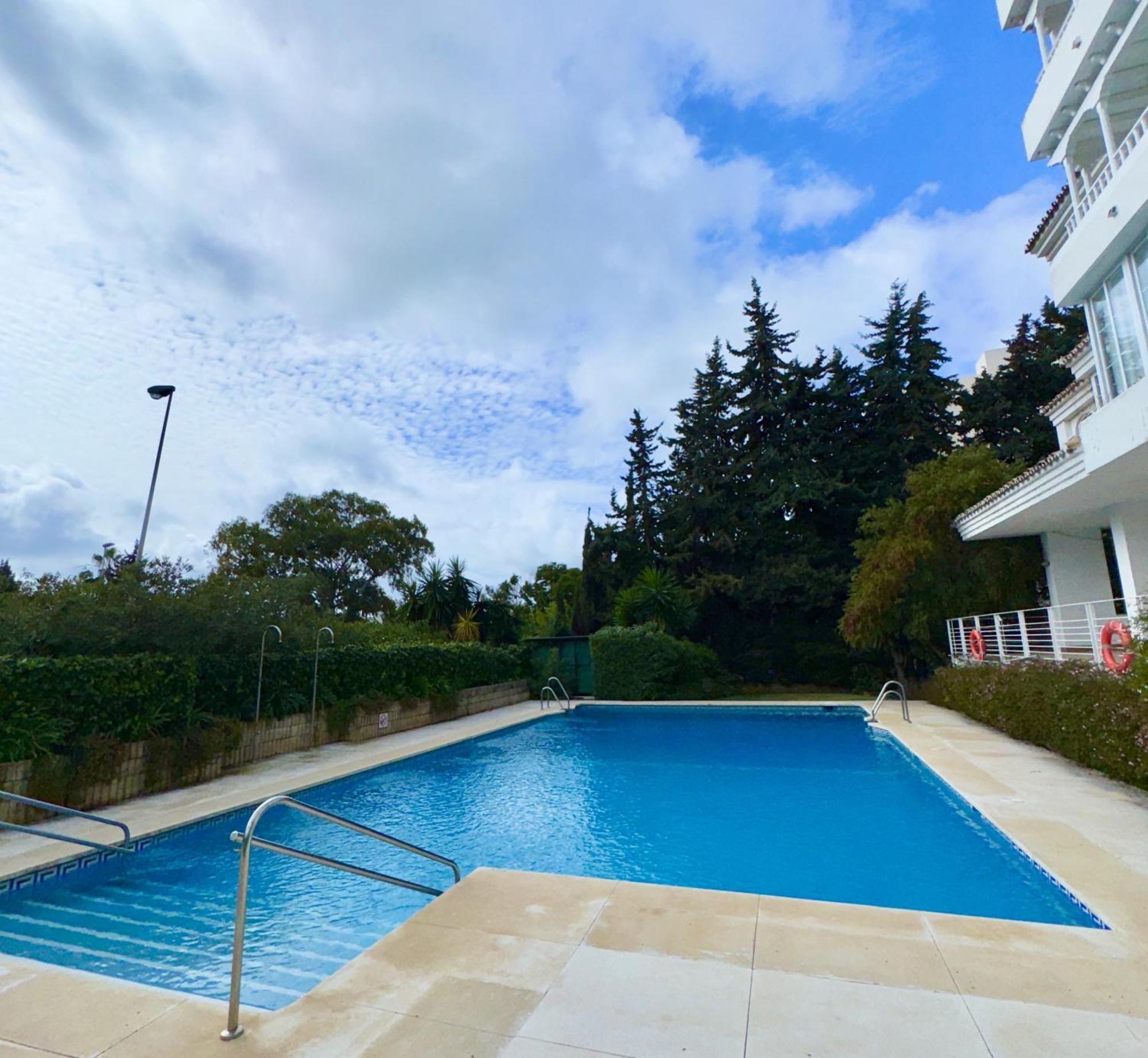 En Puerto Banus Jardines Tropicales1 * Marbella