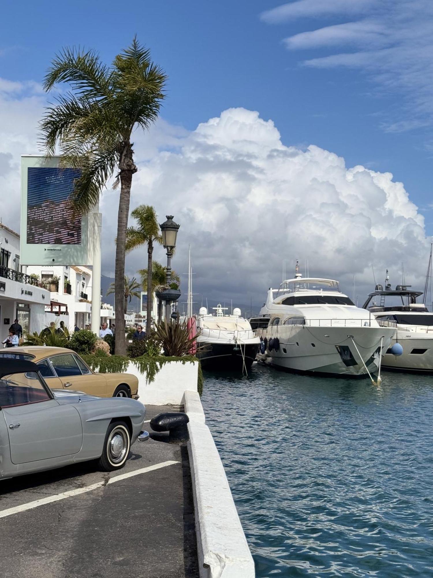 En Puerto Banus Jardines Tropicales1 * Marbella
