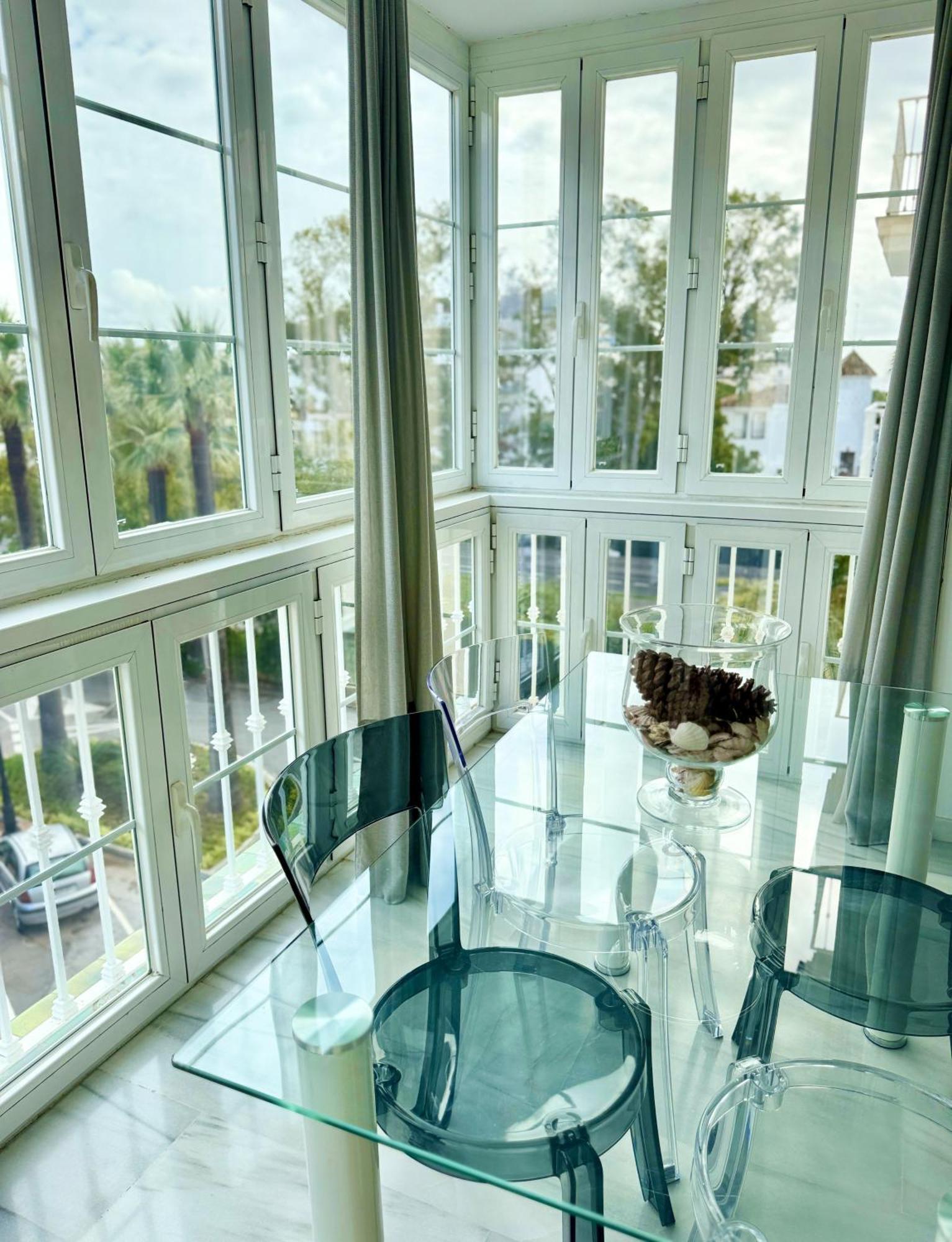 En Puerto Banus Jardines Tropicales1 Apartemen *