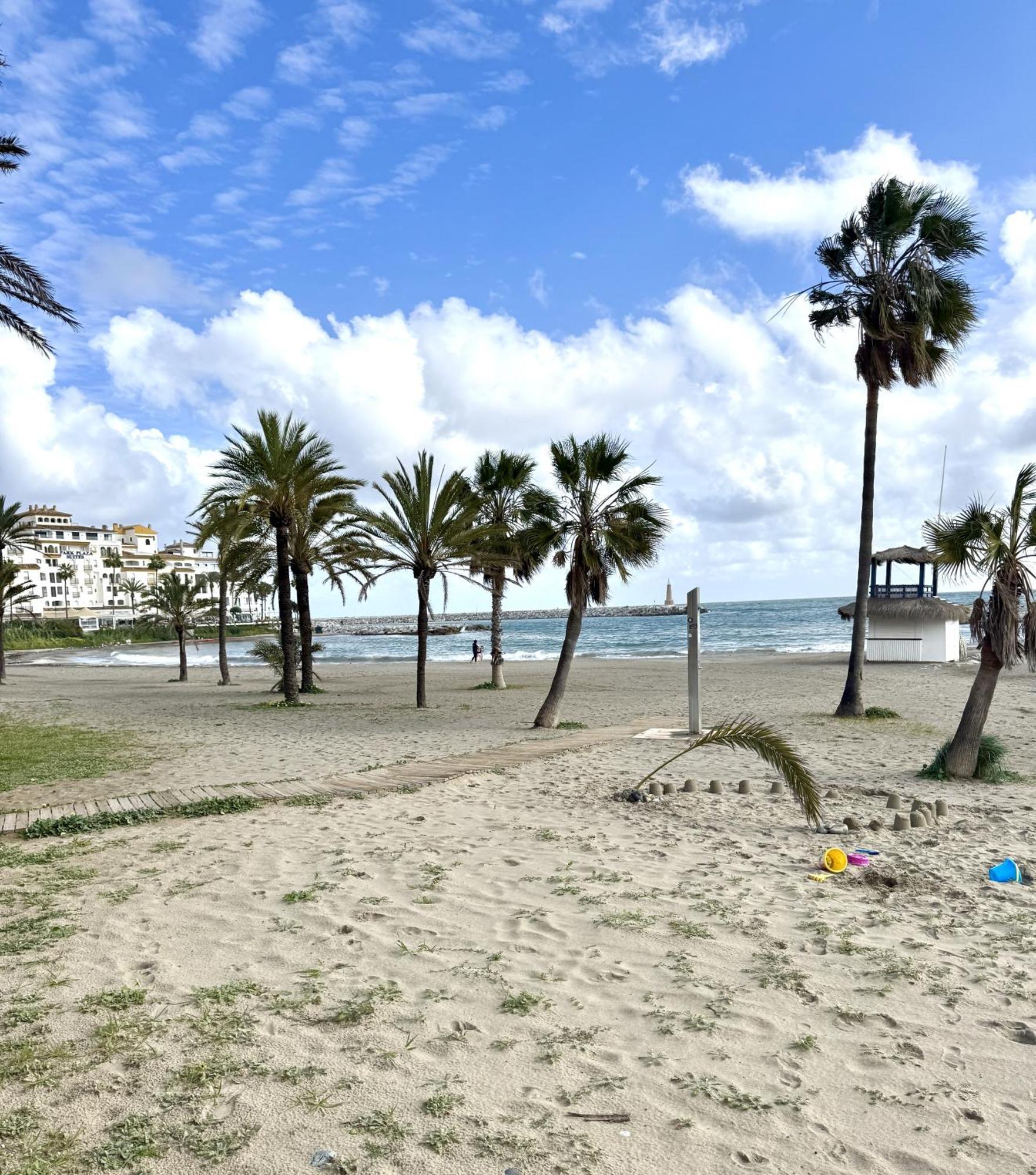 En Puerto Banus Jardines Tropicales1 Apartemen *