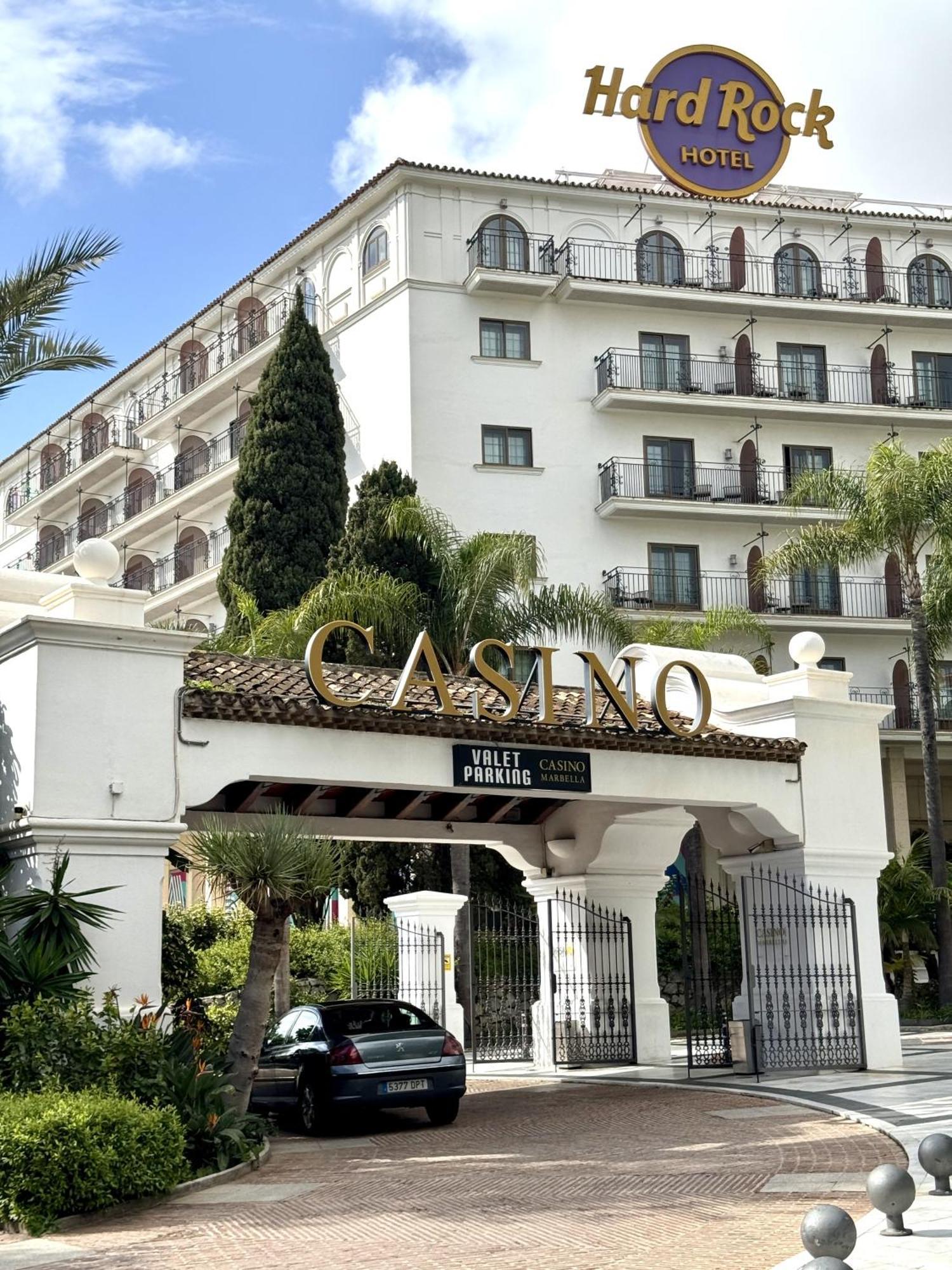 En Puerto Banus Jardines Tropicales1 Apartemen
